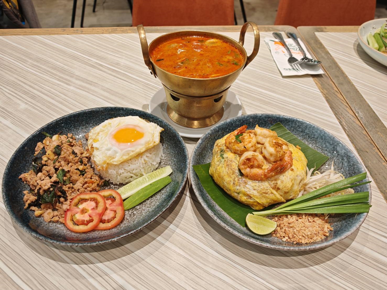 タイ料理の昼食
